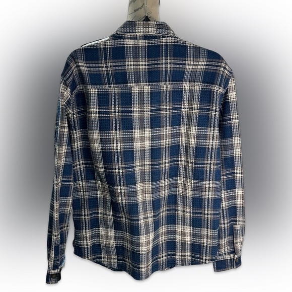 The Stronghold shirt - Picture 2 of 8